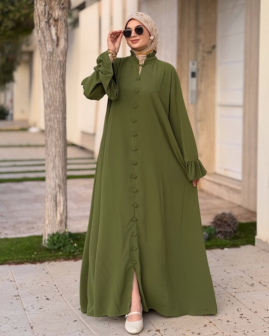 Abaya Élégance Moderne - Robe Longue Boutonnée à Manches Évasées