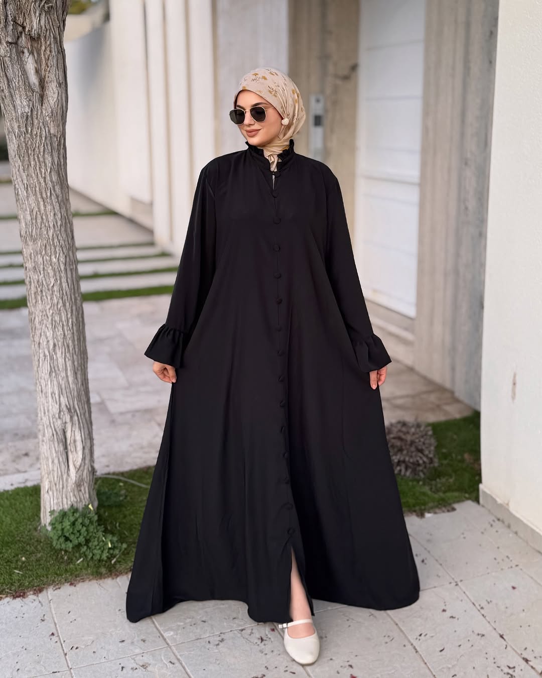 Abaya Élégance Moderne - Robe Longue Boutonnée à Manches Évasées