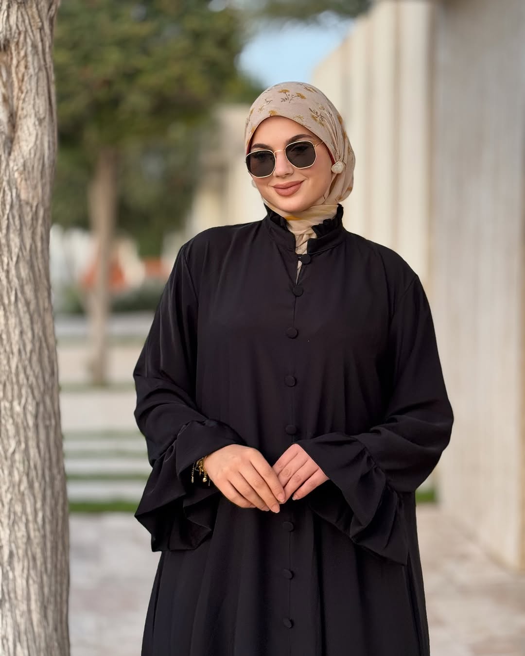 Abaya Élégance Moderne - Robe Longue Boutonnée à Manches Évasées