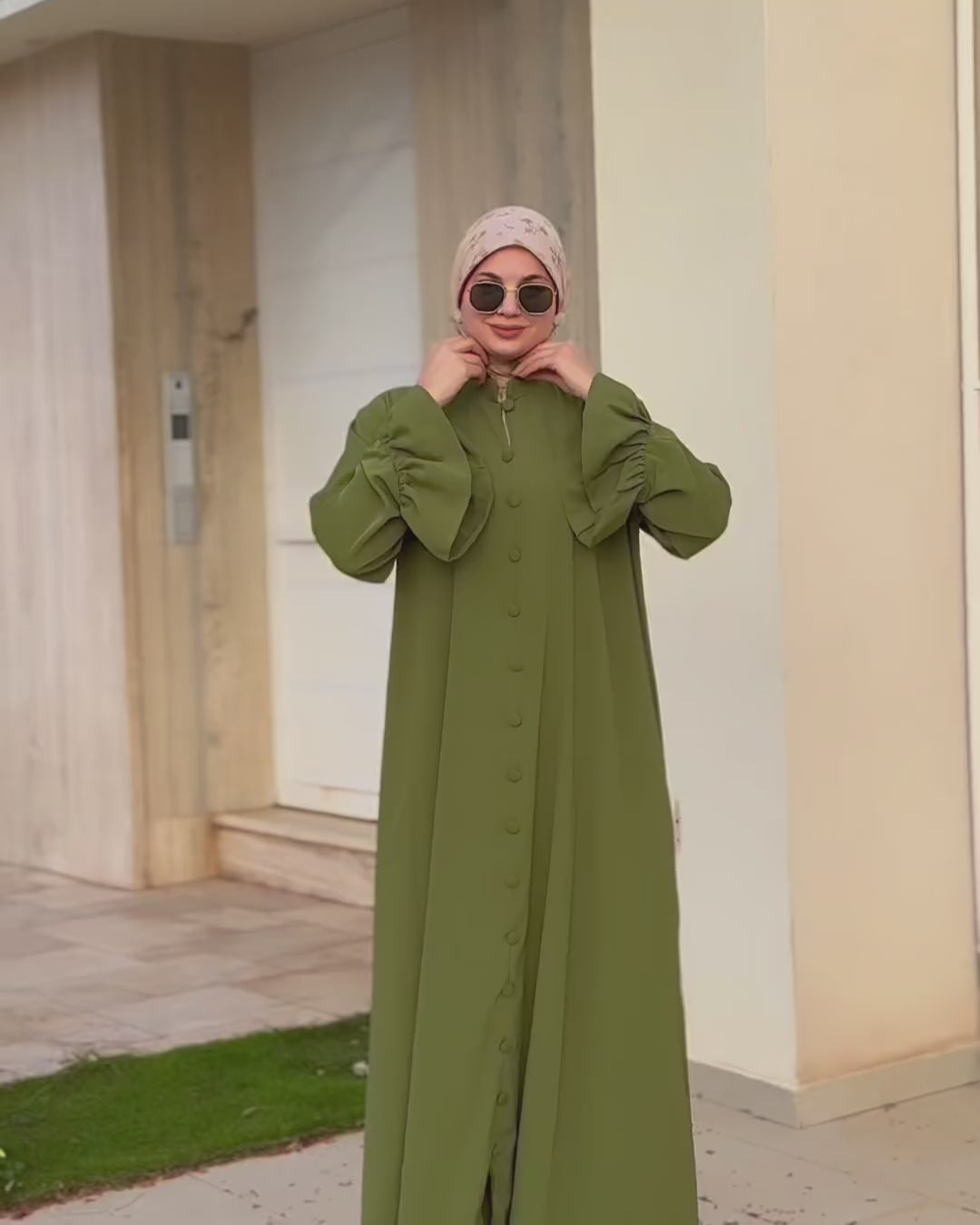 Abaya Élégance Moderne - Robe Longue Boutonnée à Manches Évasées