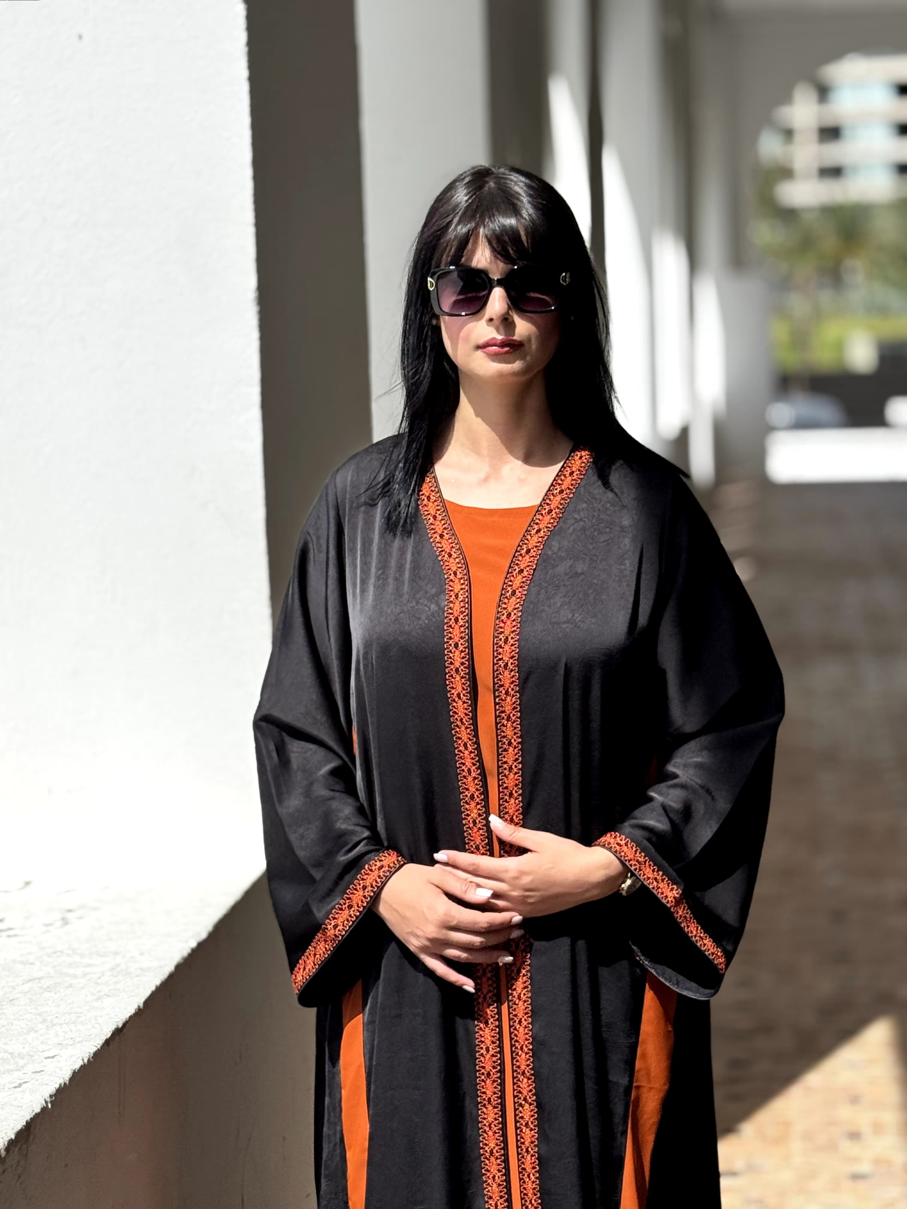 Abaya Élégante avec Broderies Artisanales